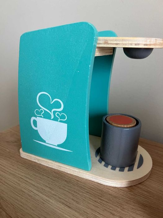 Дървена кафемашина и дървен лабиринт бухал