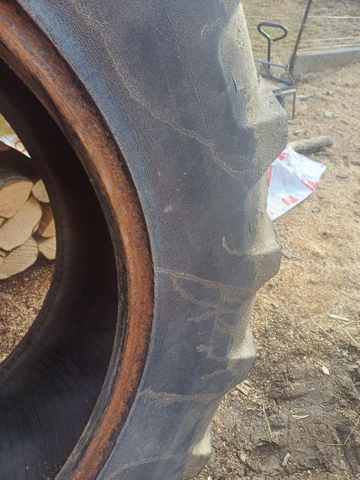 Vând cauciucuri tractor