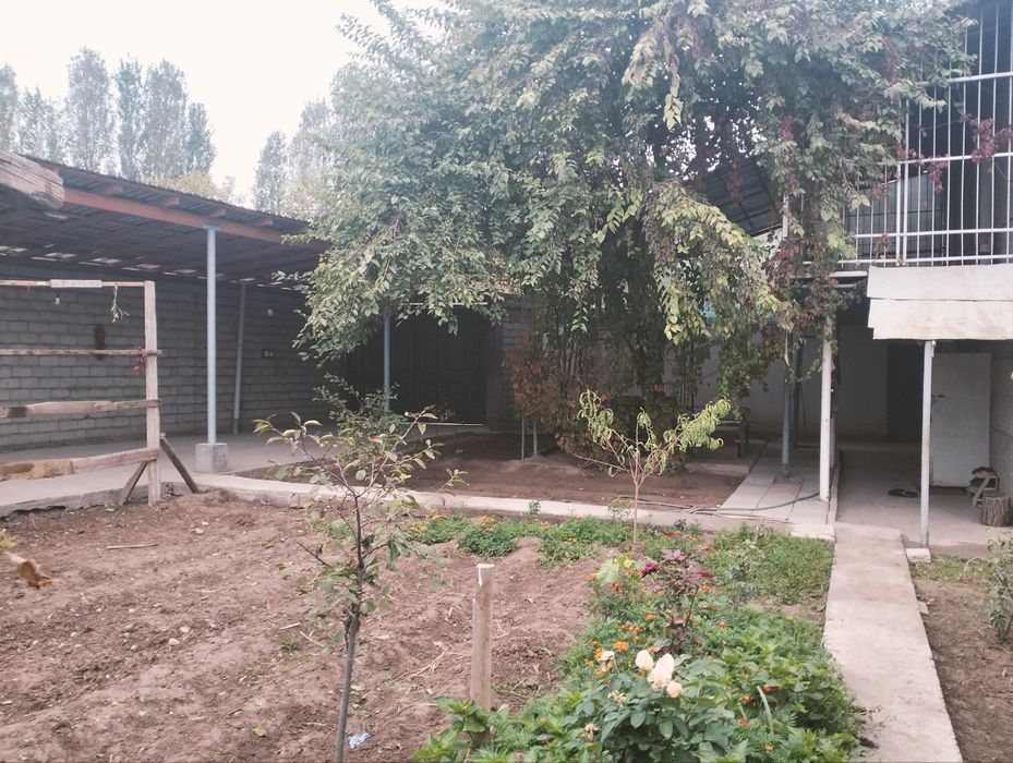 Uy sotiladi 2 qavatli