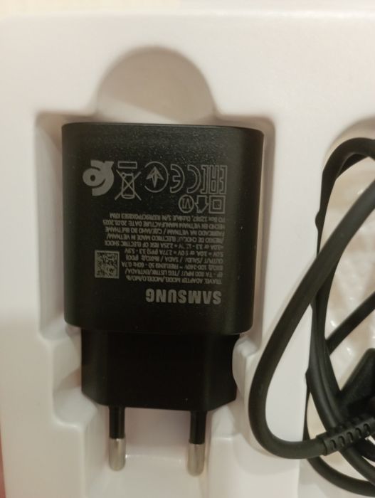 Продавам зарядно за телефон Type C