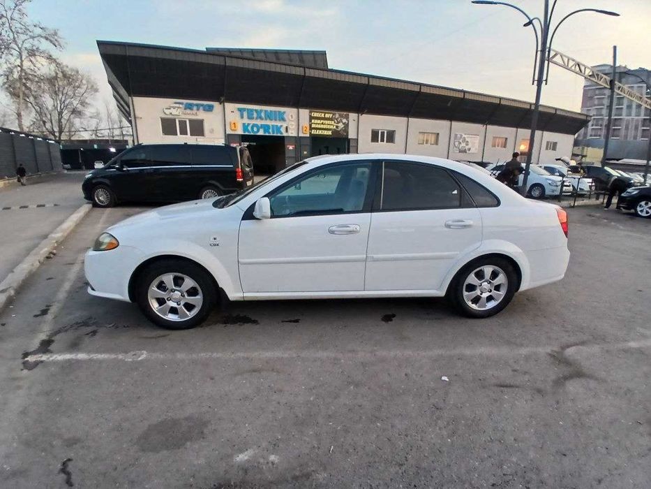 gentra 2021 bely  3 000e