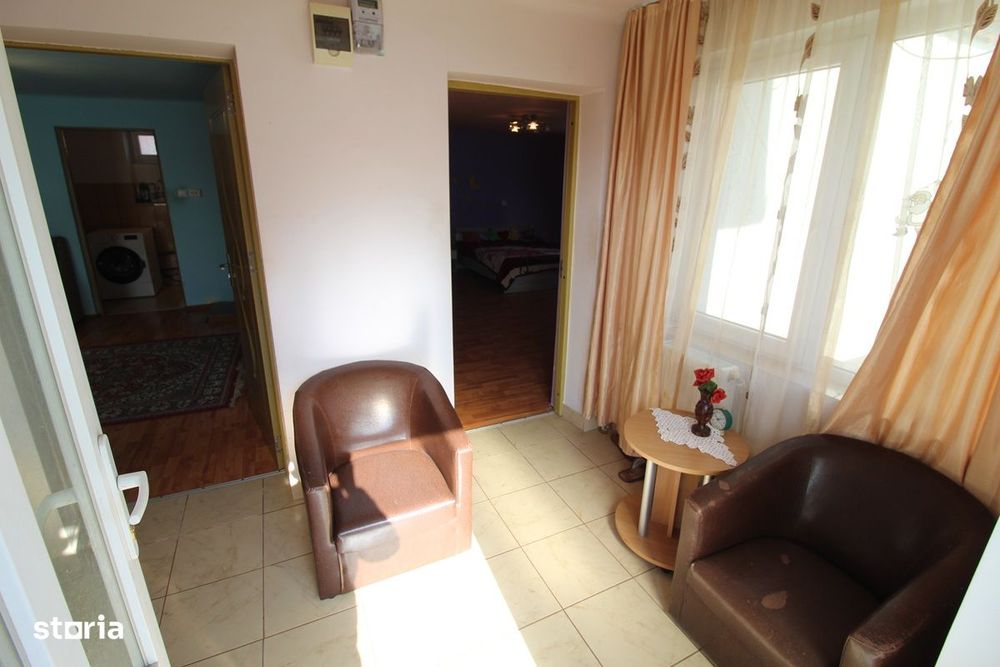 Vând proprietate cu 2 case în Peștișu Mare-Hunedoara, teren 2261mp...