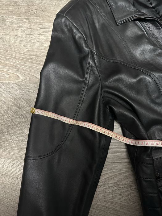 Geaca neagra de piele naturala