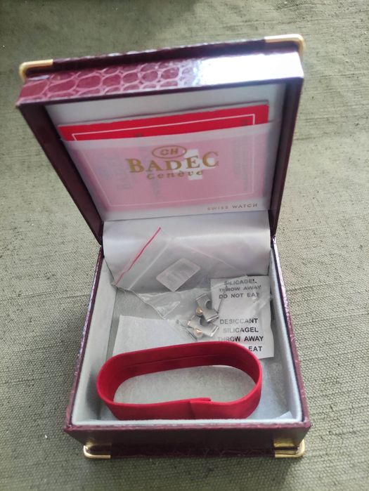 Продавам кутии за стари часовници