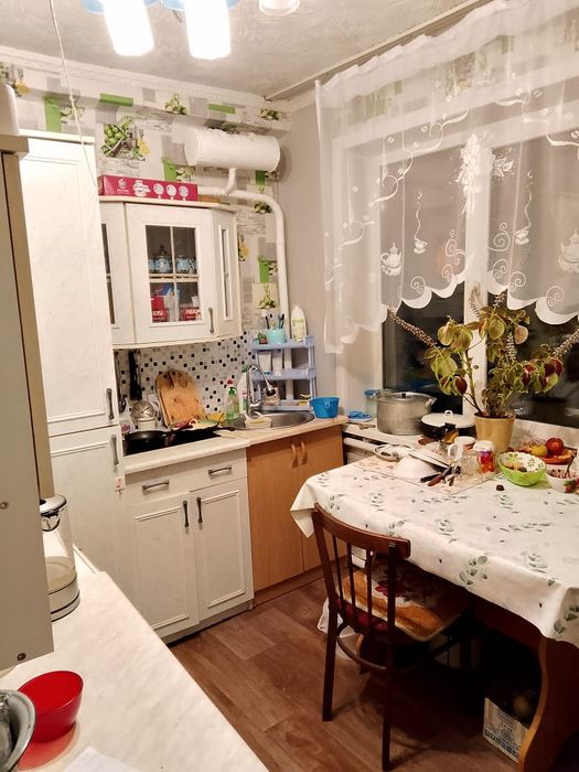 Продам квартиру с.Якорь