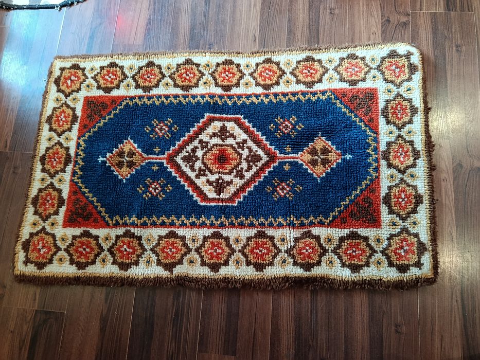 Вълнено килимчее