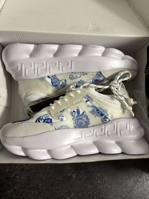 Versace chain reaction