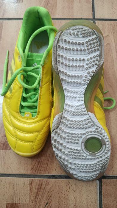 Продам футзалки Adidas