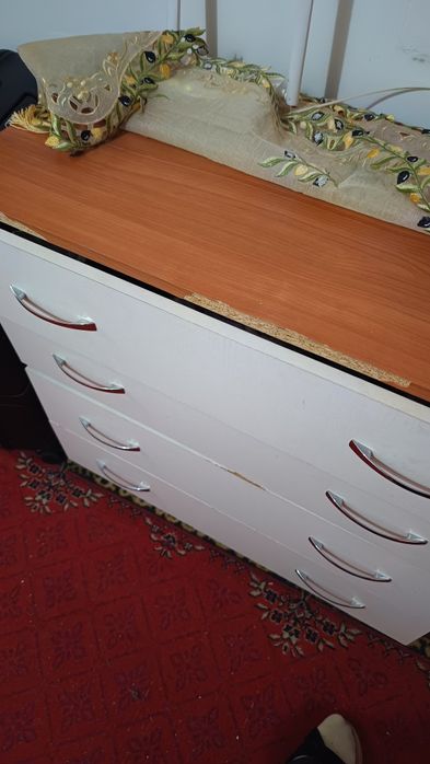 Отдам даром комод, стол
