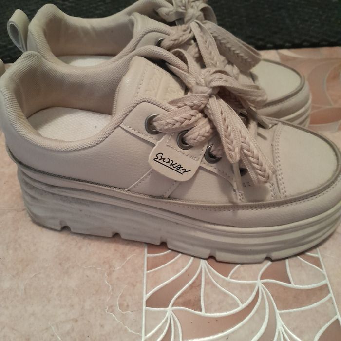 Продам кроссовки