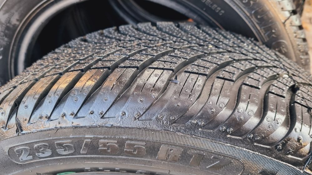 Anvelope iarna 235/55 R17 pret/set 600 ron