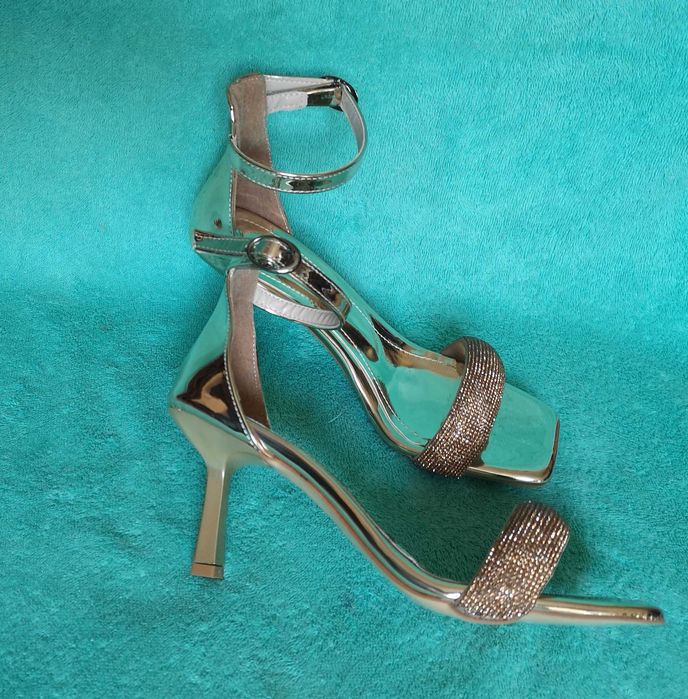 Новые босоножки. Размер 38.