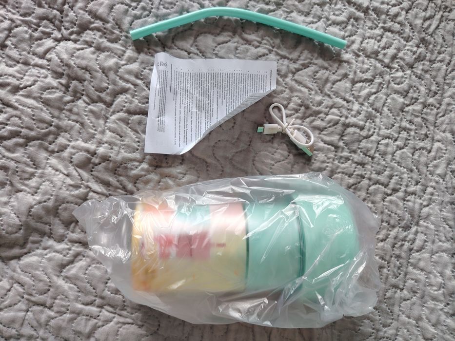 Удобен и практичен блендер.