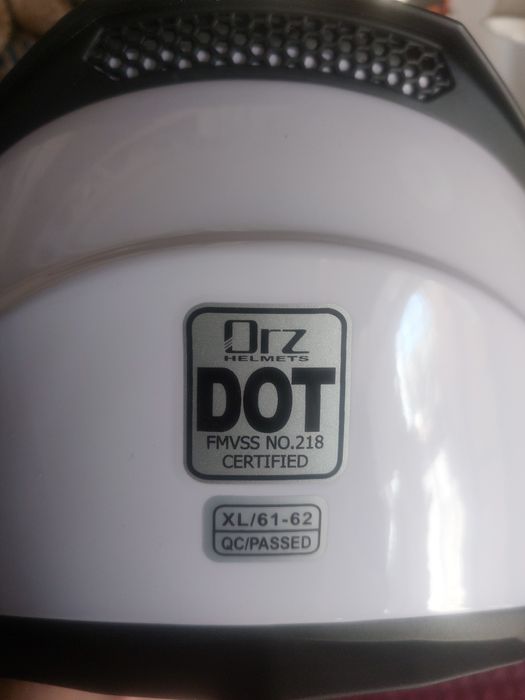 Мотошлем модуляр Новый белого цвета.