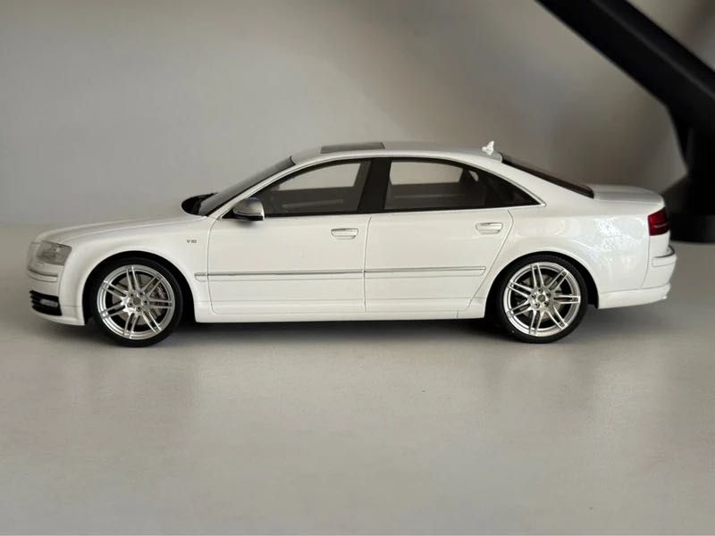 Macheta Audi S8 D3 1:18 OTTO OT699