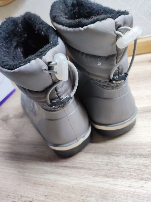 2000тг Резиновые ботинки сапожки с утеплителем