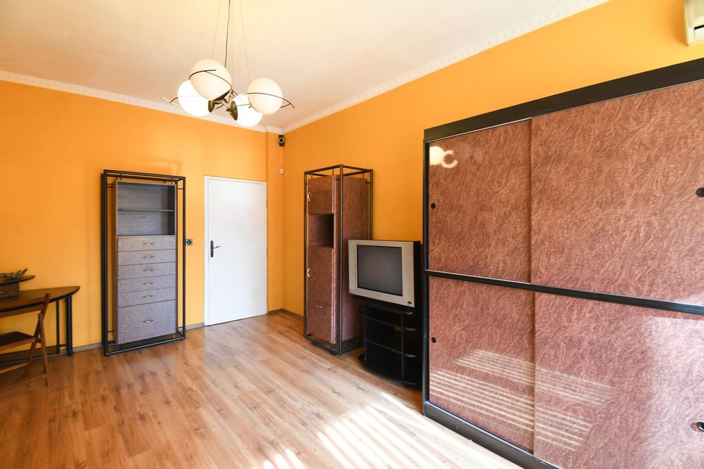 Дава се под наем Тристаен апартамент в София, Център - 135 кв.м за 796.62 € - Снимка #11