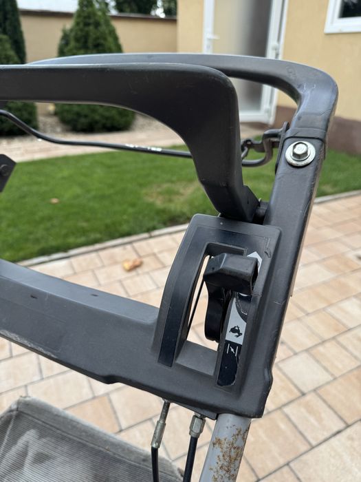 Honda Masina iarba  profesionala tractiune