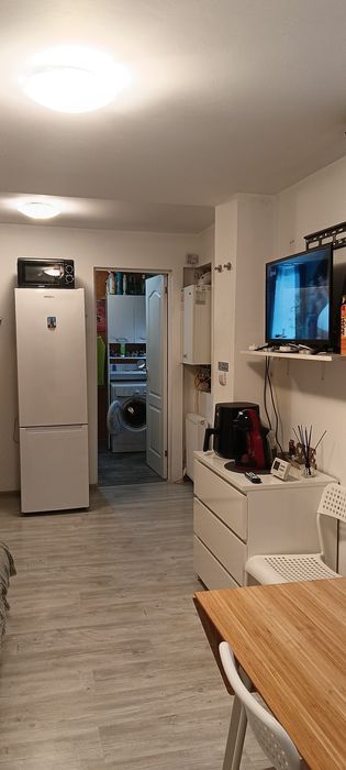 Studio la curte de inchiriat