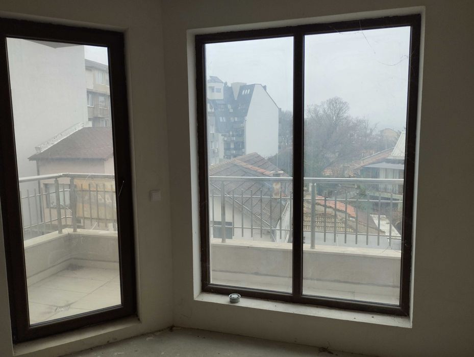 Продавам голям двустаен апартамент, колхозен пазар, Варна