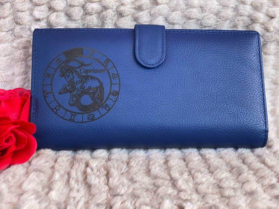 Гравирано дамско портмоне от естествена кожа