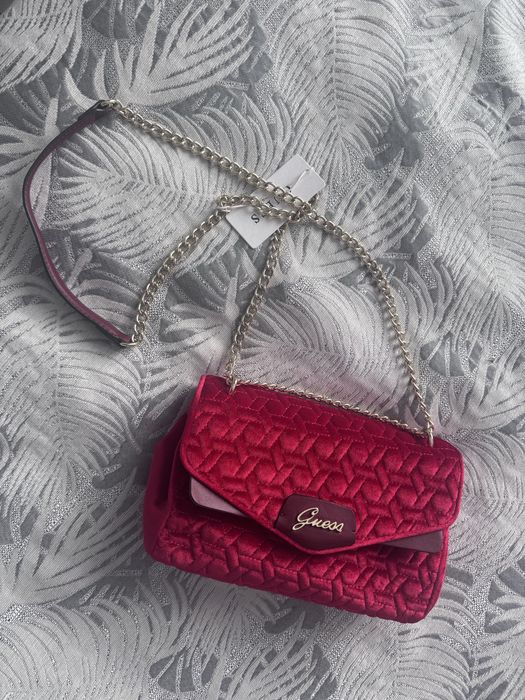 Червена чанта Guess