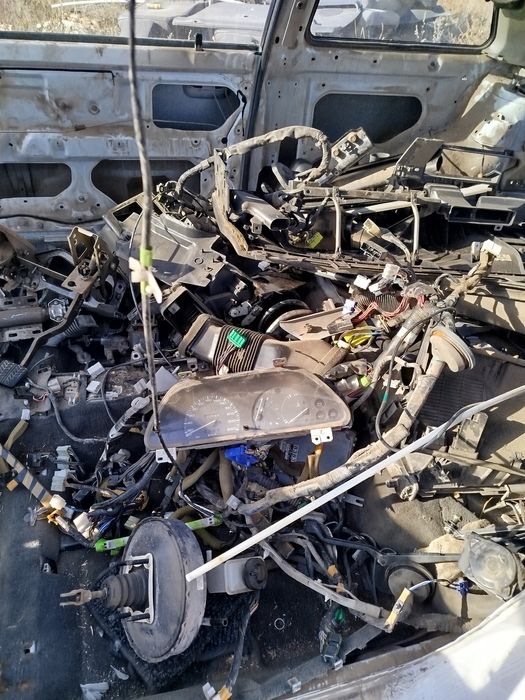 Запчасти на Мазда 323