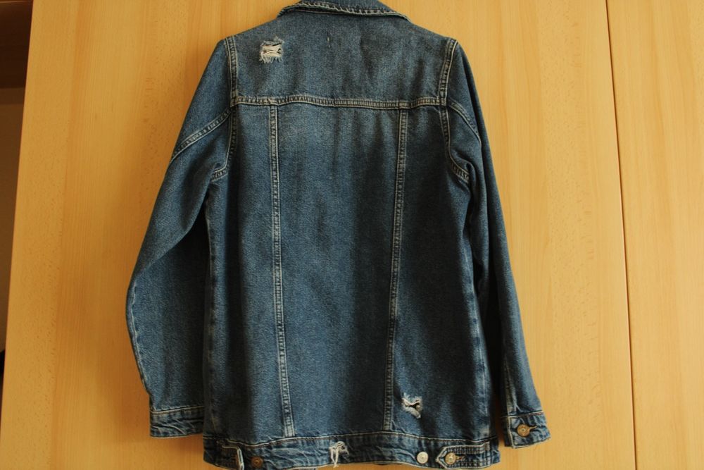 Jachetă denim cu rupturi mărimea S