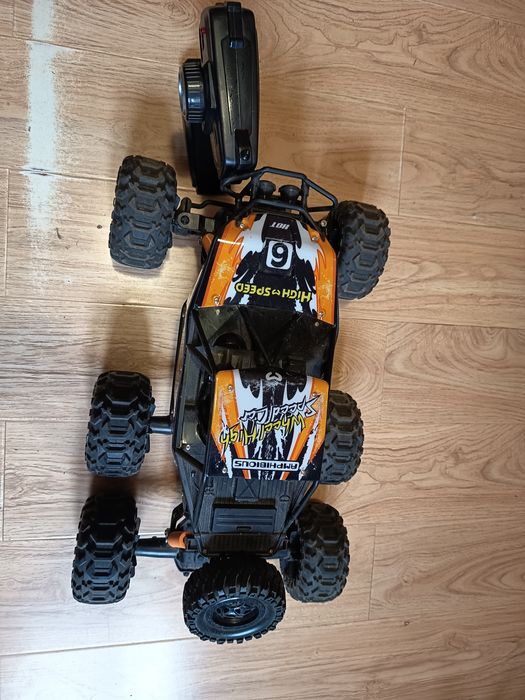 Masina cu telecomanda