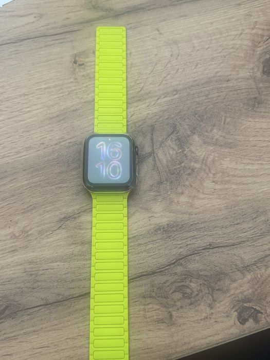 Продам срочно Apple watch se или обмен