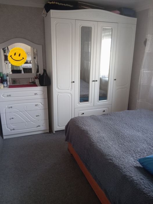 Продам два дома с мебелью .