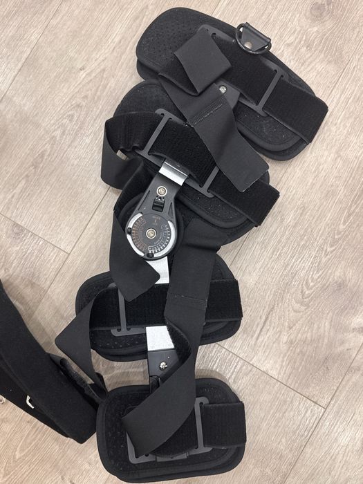 Ортез с шарниром на коленный сустав