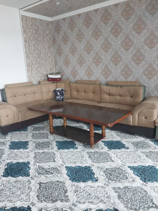 Продаётся уголок со столом