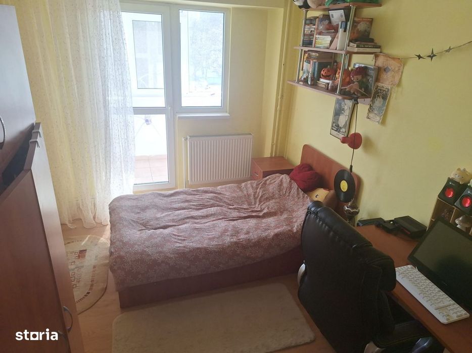 - Apartament 3 camere Calarasi 4, etaj 3. Suprafata 72mp.