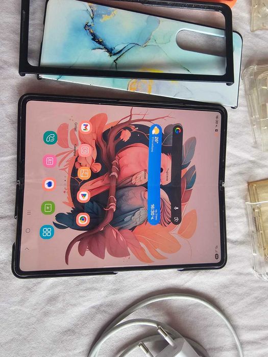 Продавам Samsung Galaxy Z Fold 3 – 256 GB, 12 GB RAM, Silver
