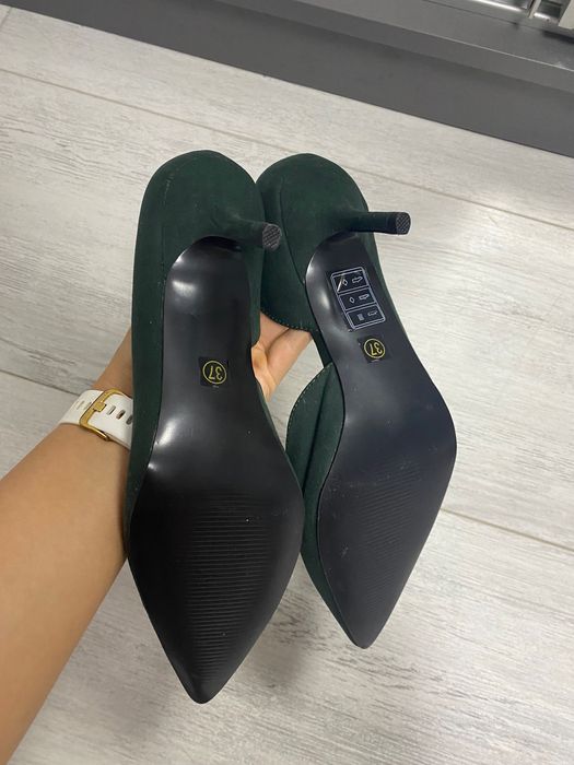 Остри обувки Reserved