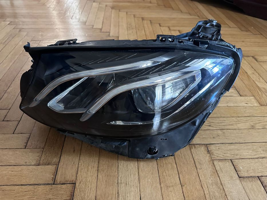 Far led mercedes w213 stanga