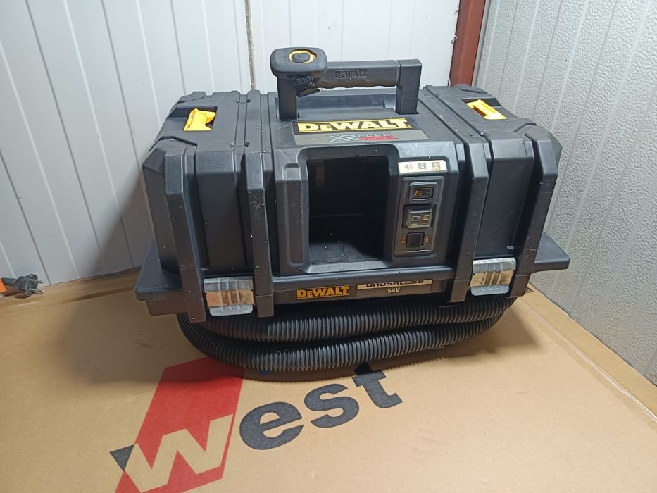 Aspirator Dewalt 54v și dispozitiv cu bluetooth