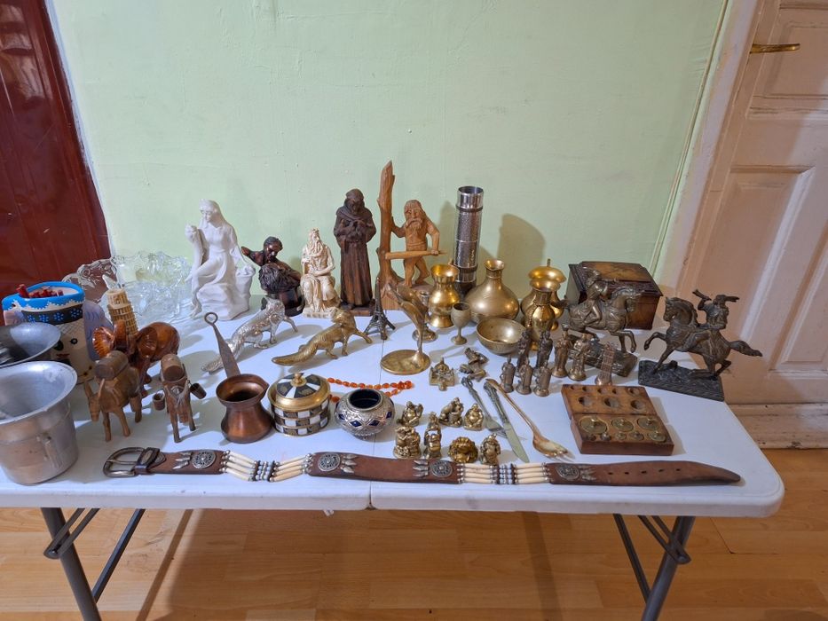 Vând obiecte vechi din bronz