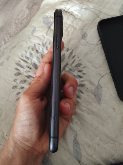 Продаю Iphone 11 акб 81%