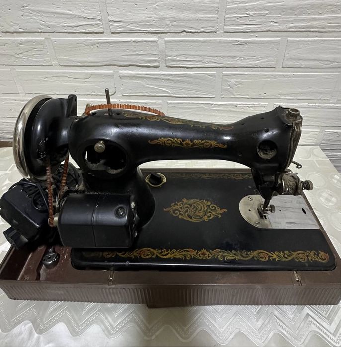 Швейная машинка с педалью