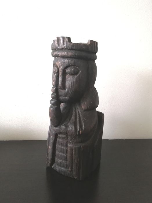 Дървени фигури на цар и царица. Ограничители за книги.