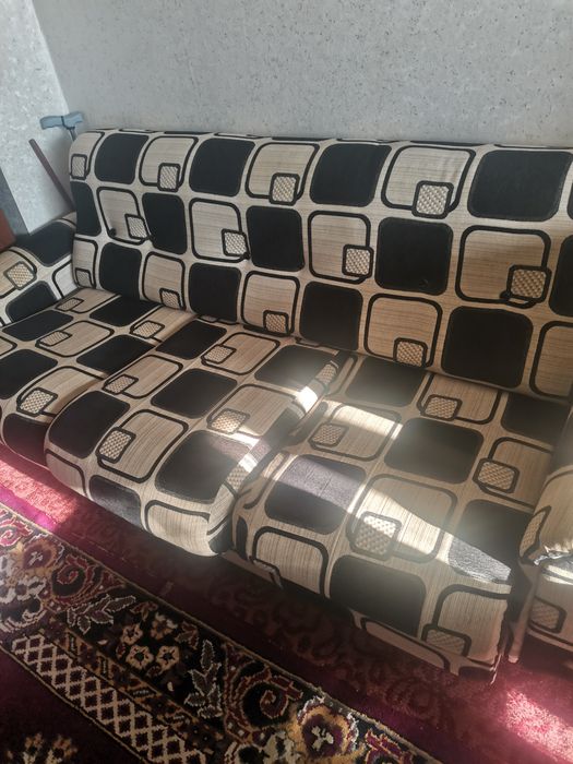 Диван разтигателен. Които като седиш става за трима. Продава се Продав