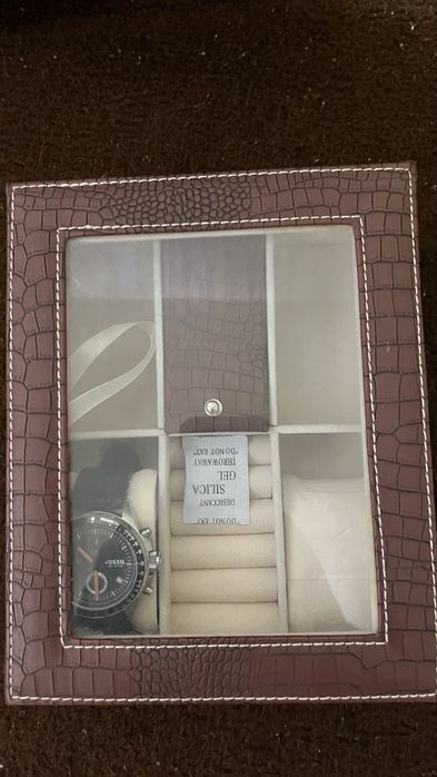 Box si ciasul fossil