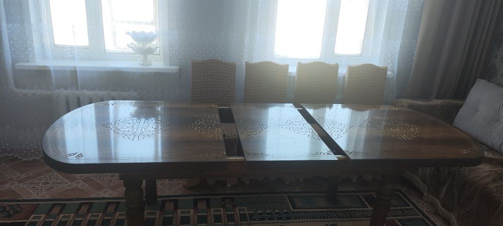 Продам стол 2.5 метра собераеться в 2 метра