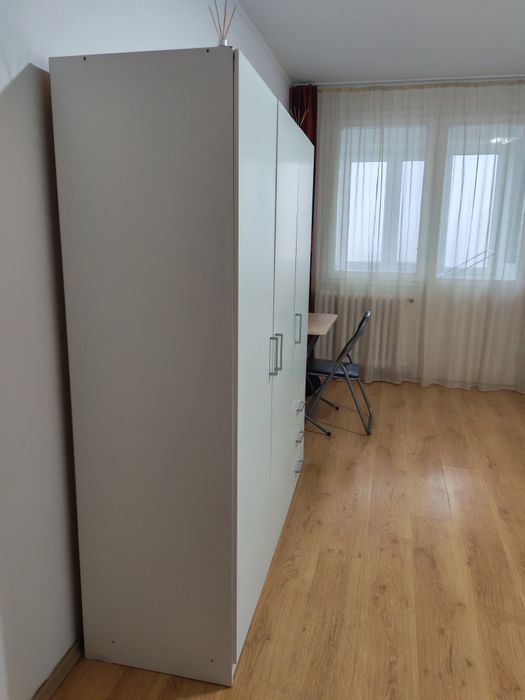 Dulap alb Jysk, 3 usi, 3 sertare, 4 rafturi. Dimeniuni 145x176 cm