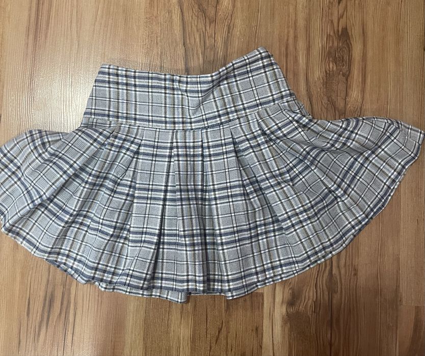 Плесирана пола Зара