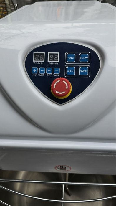 Продаётся тестомес новая 50кг 380в