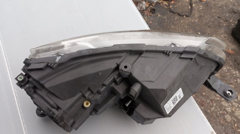 Far stânga bixenon și LED Skoda rapid an fabricație 2017 2020