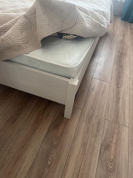 Продам кровать с матрасом